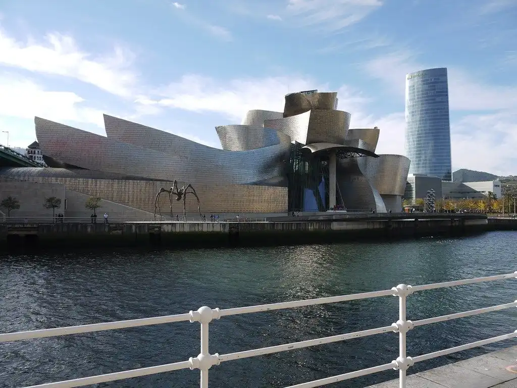 Vista exterior de Estudio en venta en Bilbao 