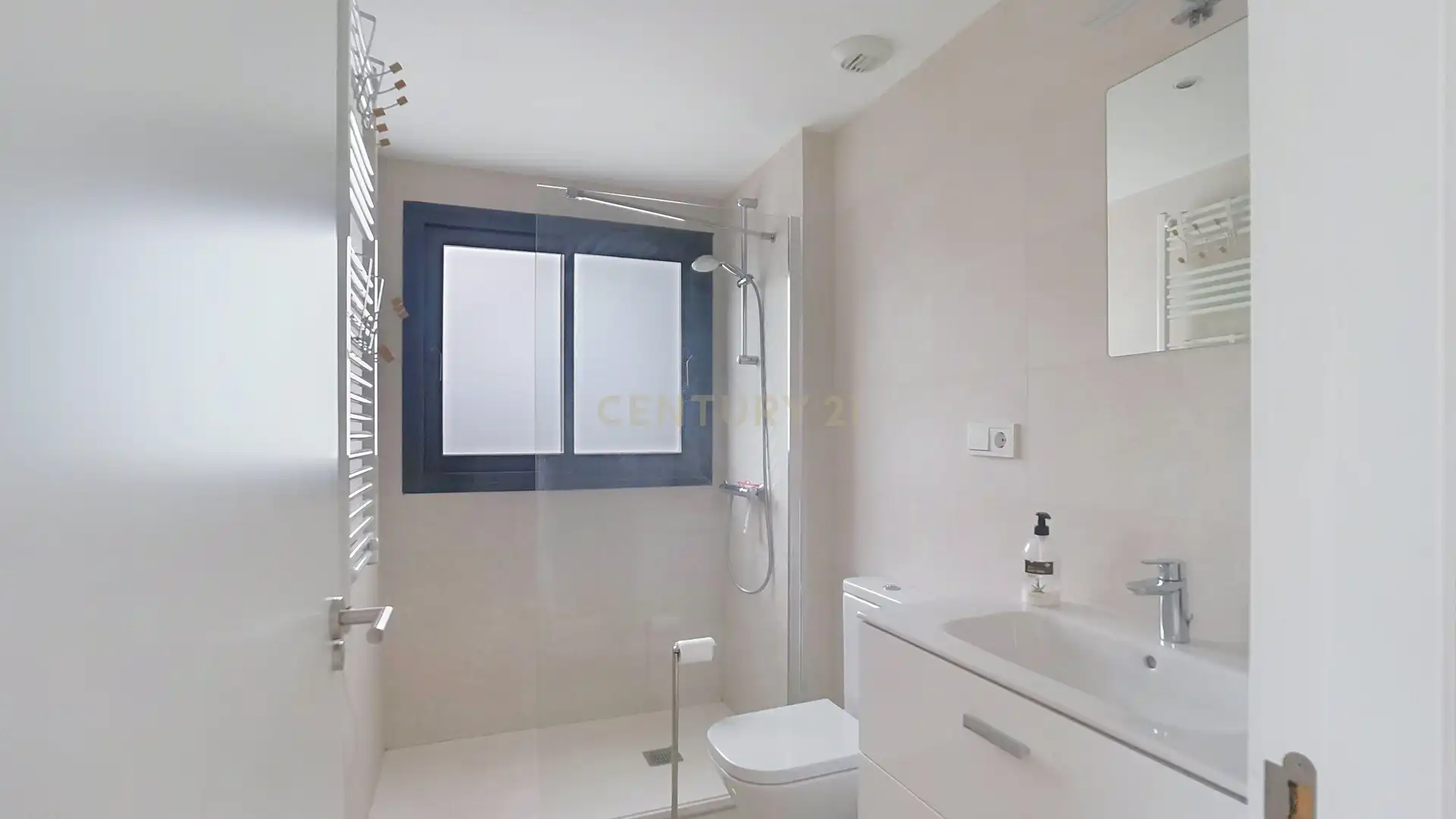 Baño de Casa adosada de alquiler en Fuengirola con Aire acondicionado, Trastero y Horno
