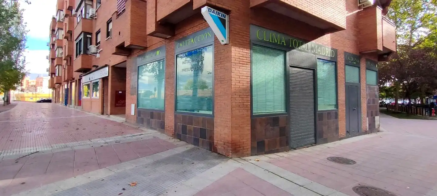 Local comercial en venta en Brasil 30, imagen 2