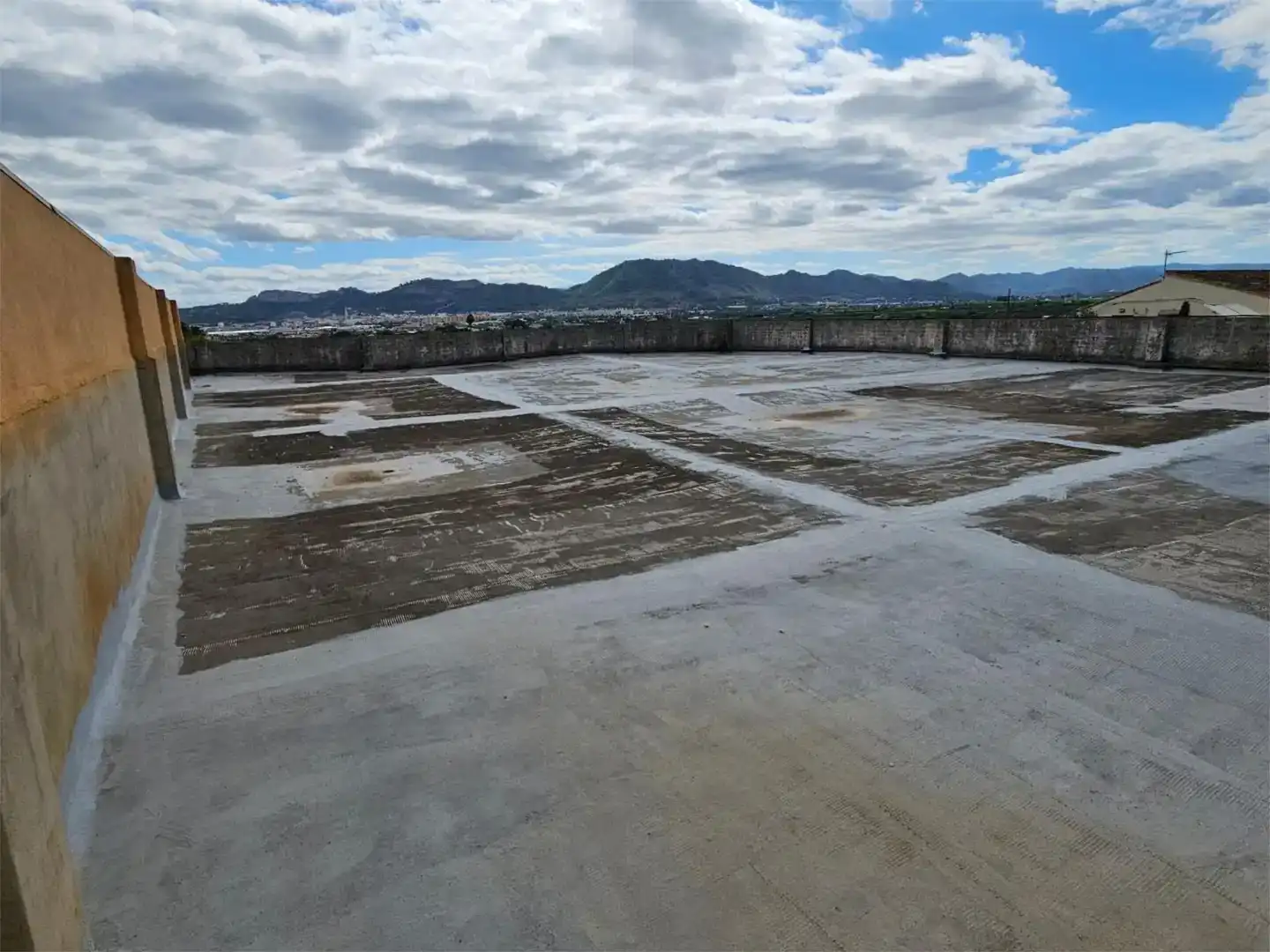 Parkplatz von Fabrikhallen zur Miete in La Llosa de Ranes, Valencia