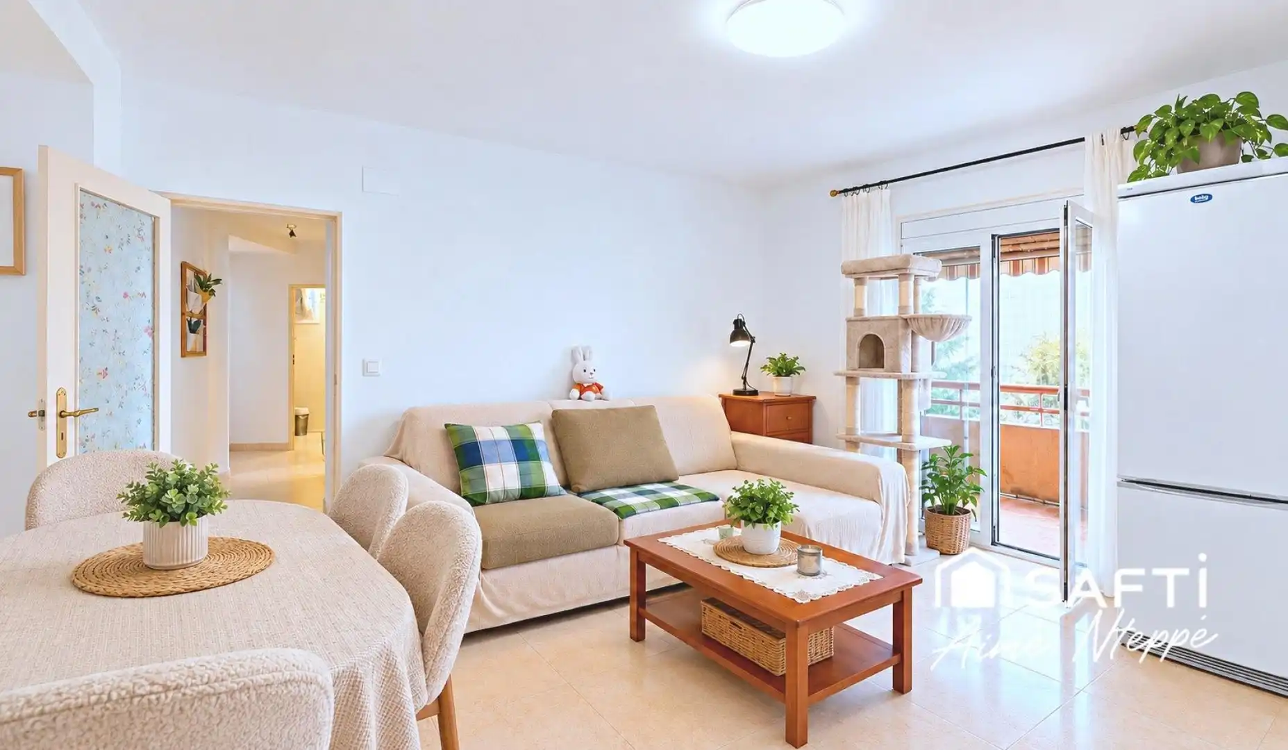 Living room of Flat for sale in Girona  with Heating, Furnished and Balcony