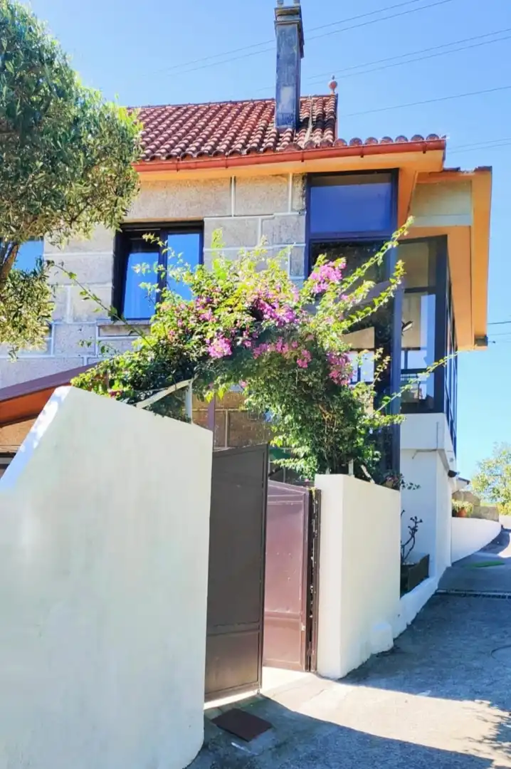 Vista exterior de Casa o chalet para compartir en Vigo  con Calefacción, Jardín privado y Terraza