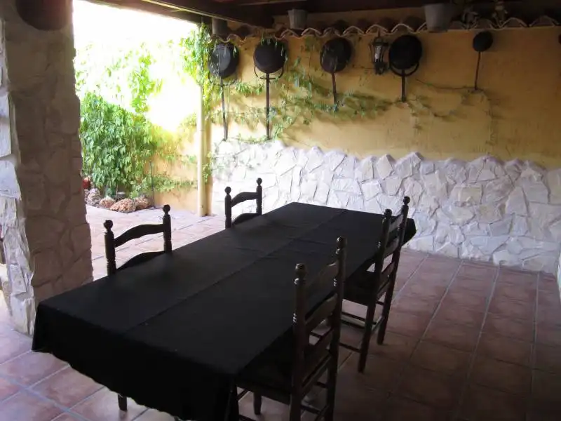 Casa rústica con jardín en venta en El Pinós / Pinoso