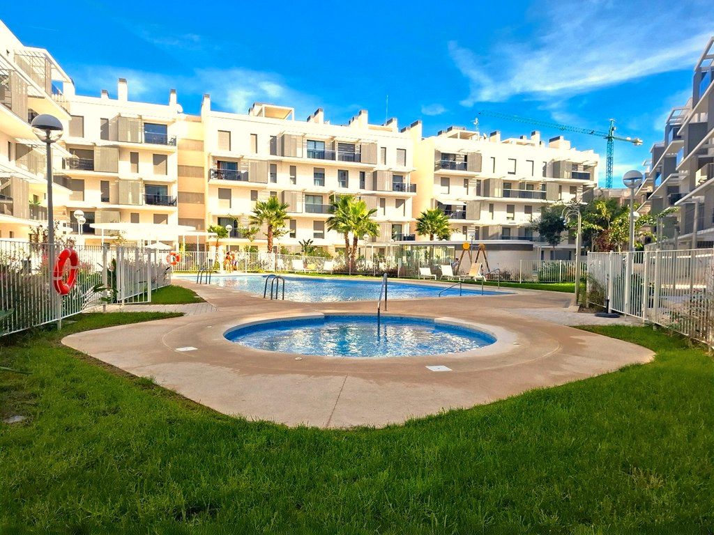 Piscina de Apartament en venda en Dénia amb Aire condicionat, Terrassa i Traster
