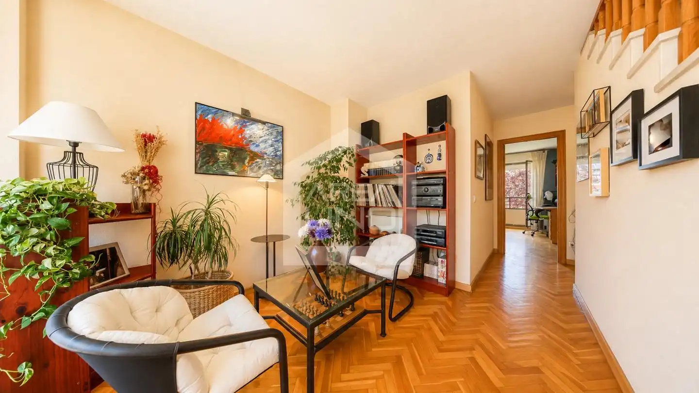 Sala d'estar de Casa adosada en venda en Alcorcón amb Aire condicionat, Calefacció i Jardí privat