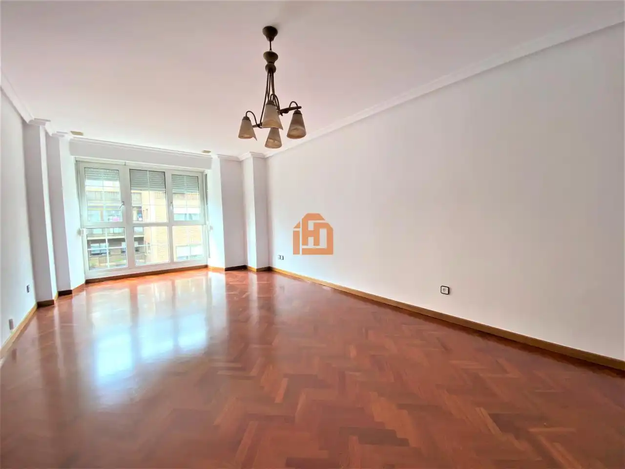 Sala d'estar de Pis de lloguer en León Capital  amb Calefacció, Parquet i Terrassa