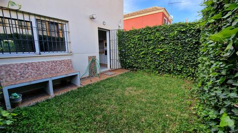 Foto 3 de Casa adosada en venta en Umbrete, Sevilla