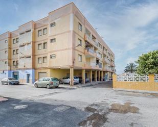 Vista exterior de Pis en venda en Balanegra amb Terrassa i Piscina comunitària