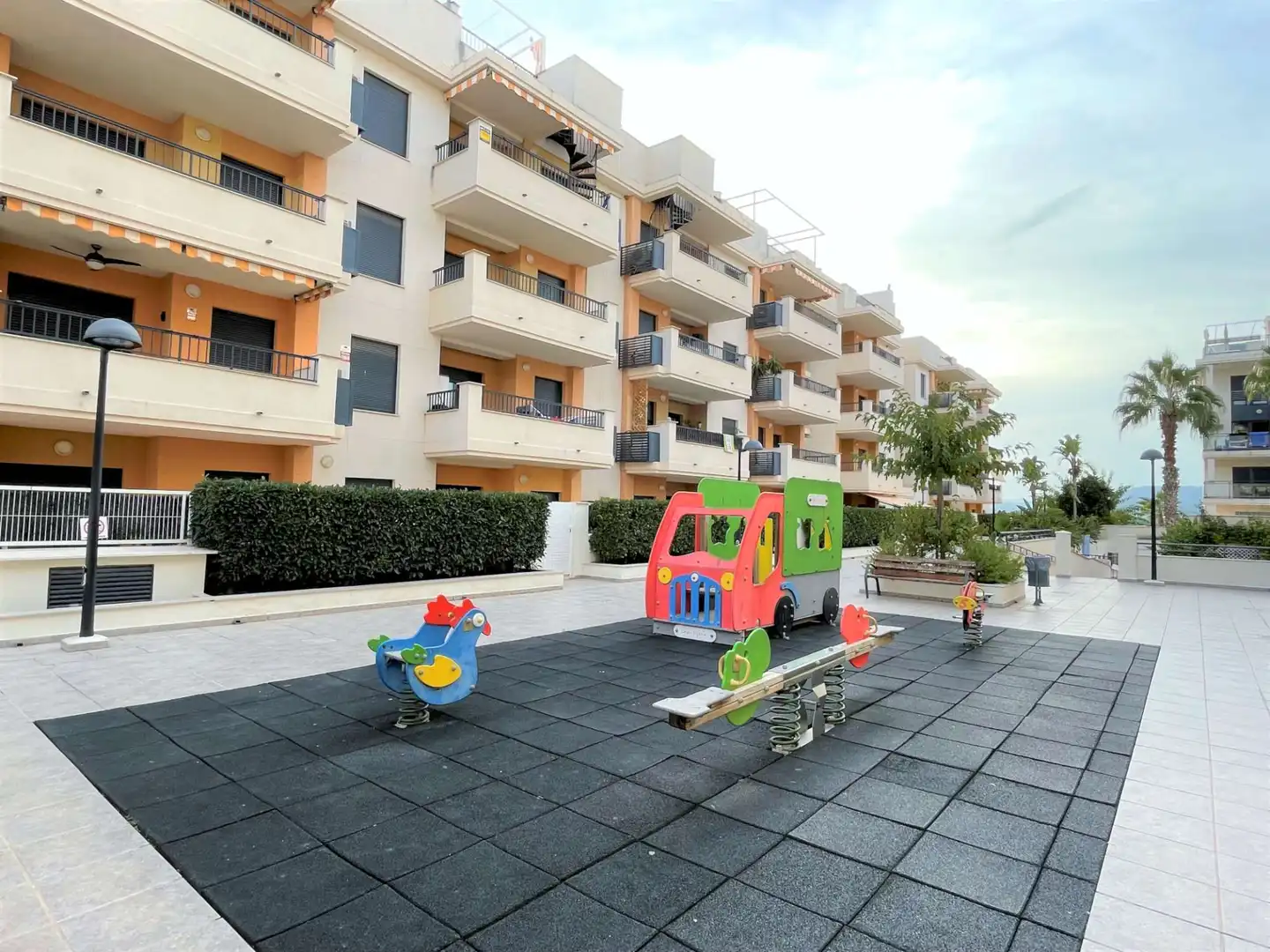 Parkplatz von Wohnungen zur Miete in Almenara mit Klimaanlage, Heizung und Terrasse