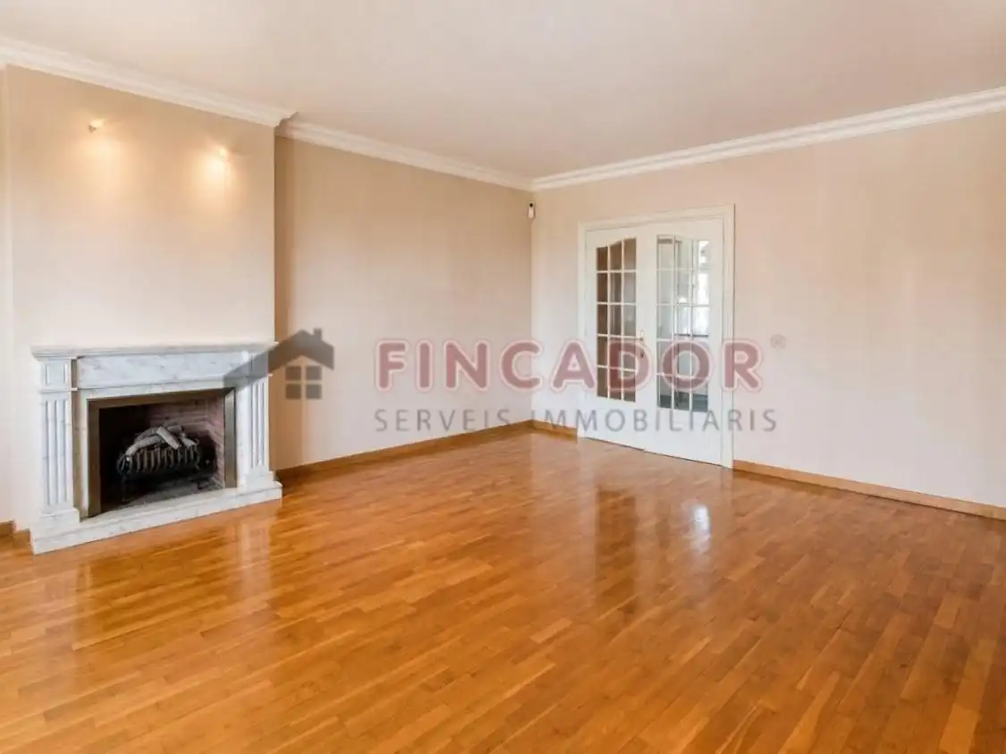 Sala de estar de Piso en venta en Barcelona con Calefacción y Parquet