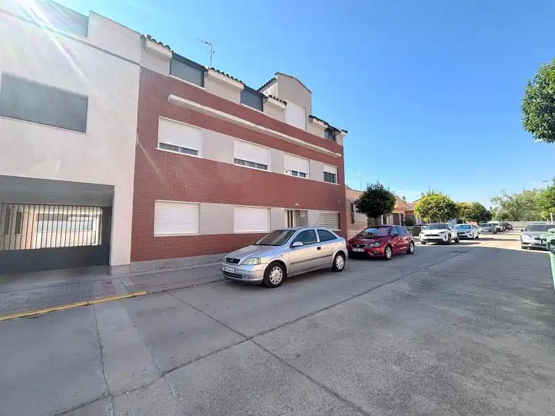 Vista exterior de Pis en venda en Cabezón de Pisuerga amb Calefacció, Traster i Moblat