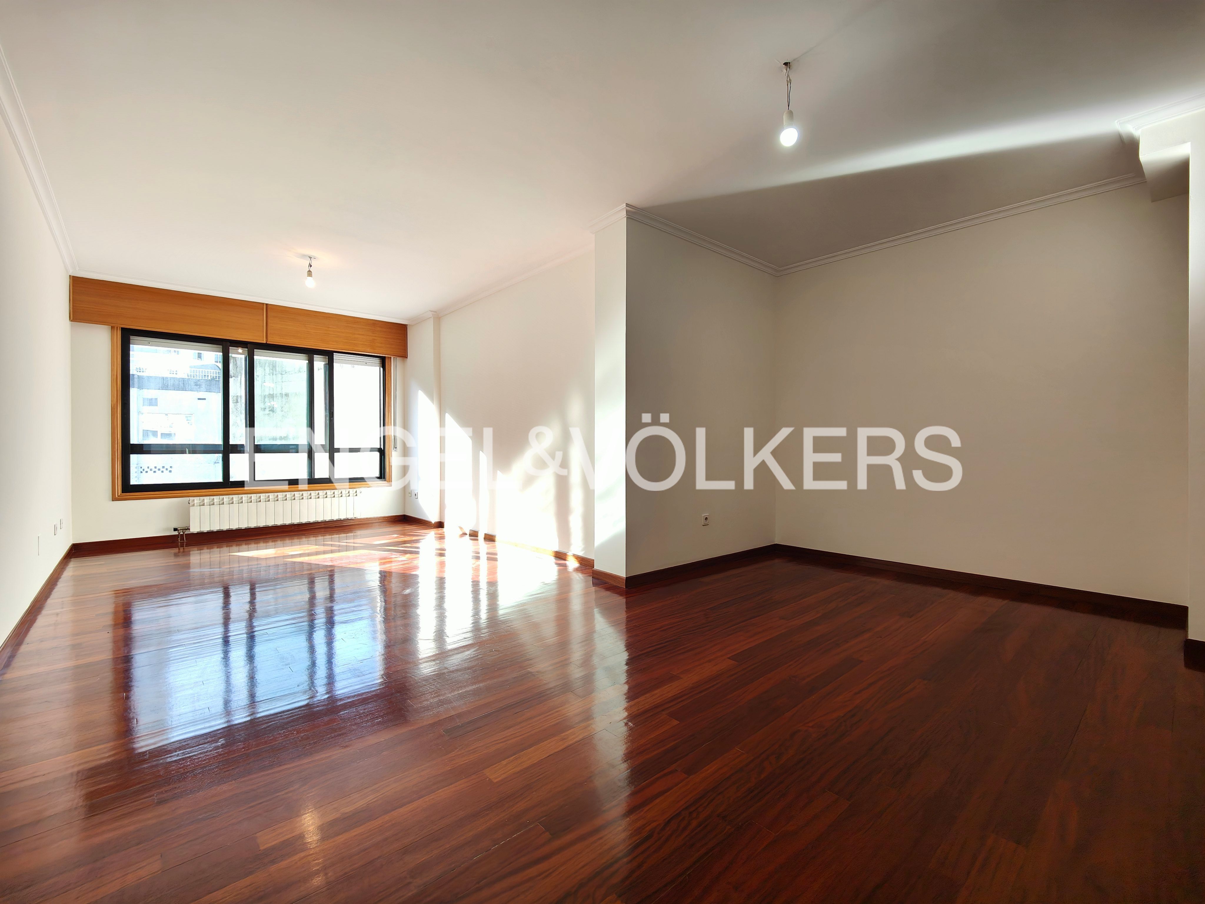Living room of Apartment for sale in Pontevedra Capital   with Heating, Parquet flooring and Storage room