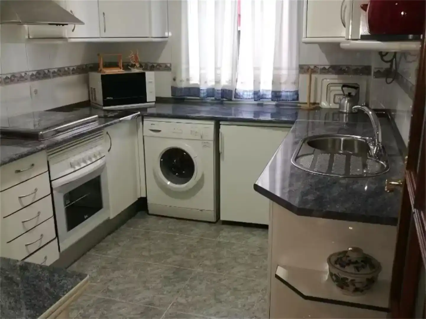 Cocina de Piso en venta en Cuacos de Yuste con Trastero, Amueblado y Balcón