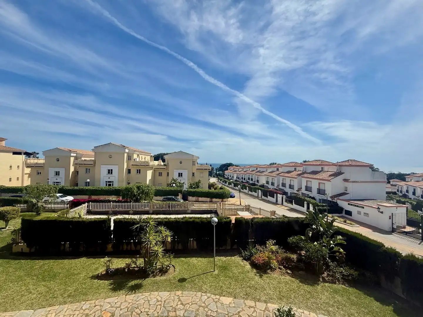 Vista exterior de Apartamento de alquiler en Marbella con Piscina y Piscina comunitaria