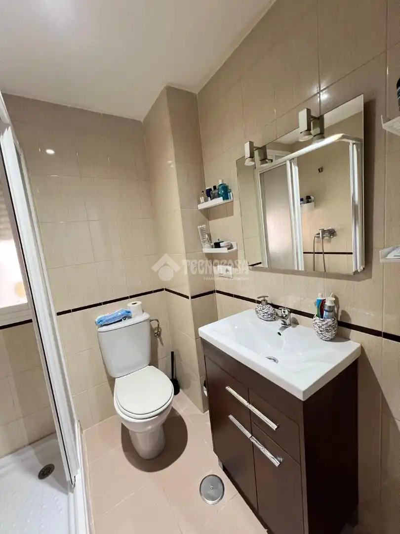 Baño de Piso en venta en Dos Hermanas con Terraza