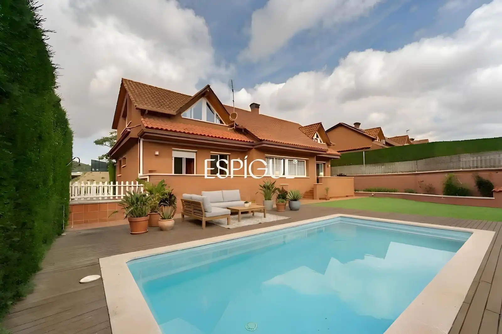 Exterior view of Houses for sale in Sant Cugat del Vallès  with Air Conditioner, Heating and Storage room