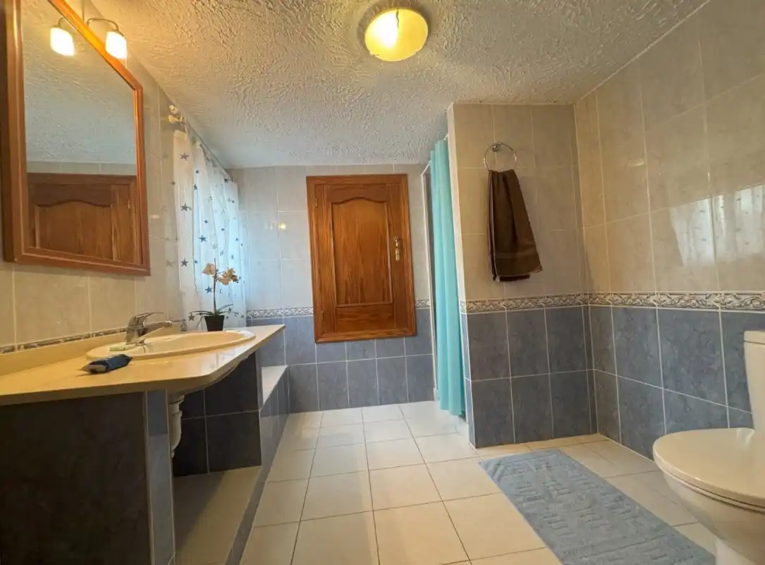 Bany de Casa o xalet en venda en Calpe / Calp amb Aire condicionat, Calefacció i Jardí privat