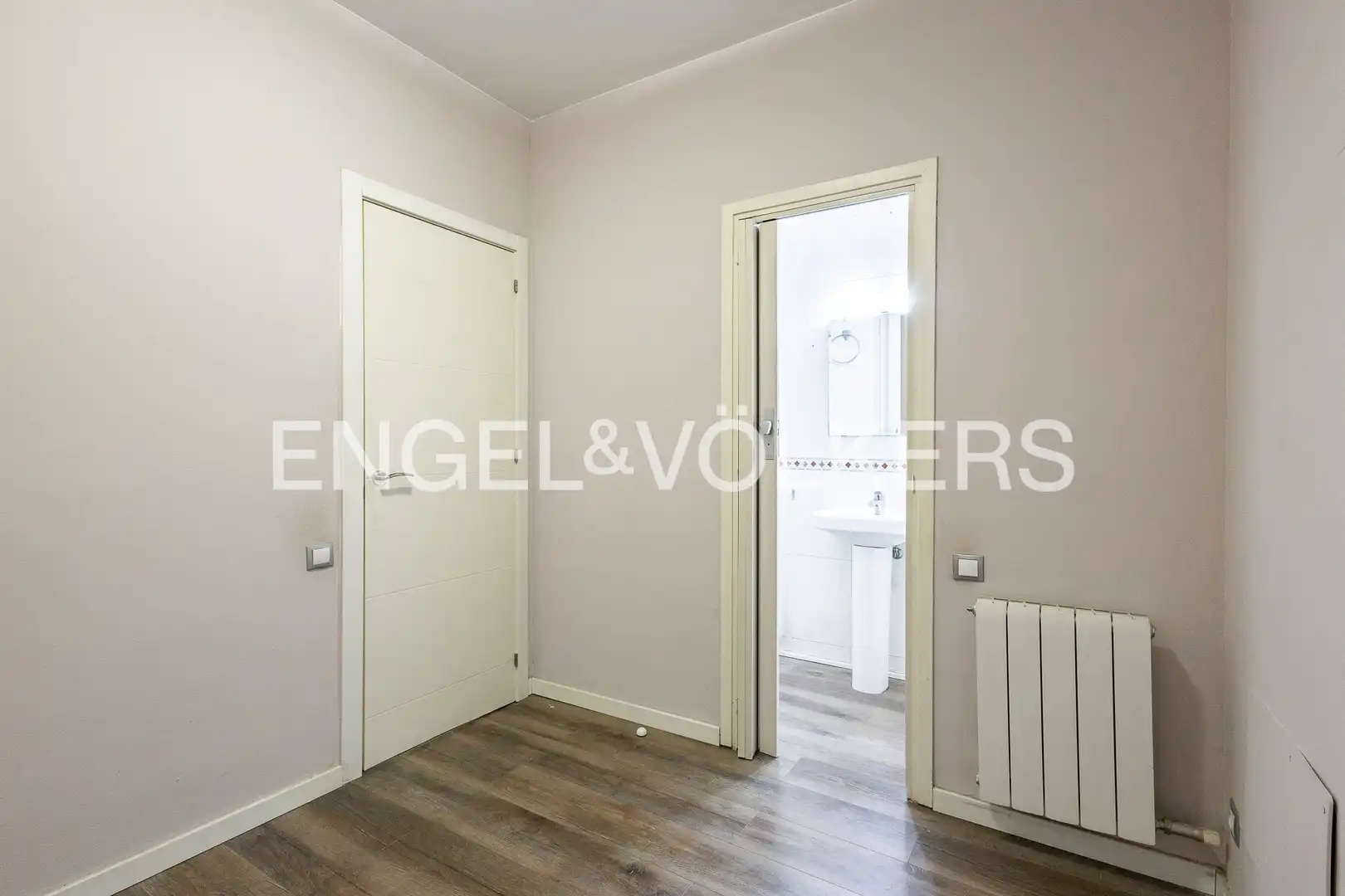 Wohnung zum Verkauf in Barcelona mit Klimaanlage, Heizung und Parkett