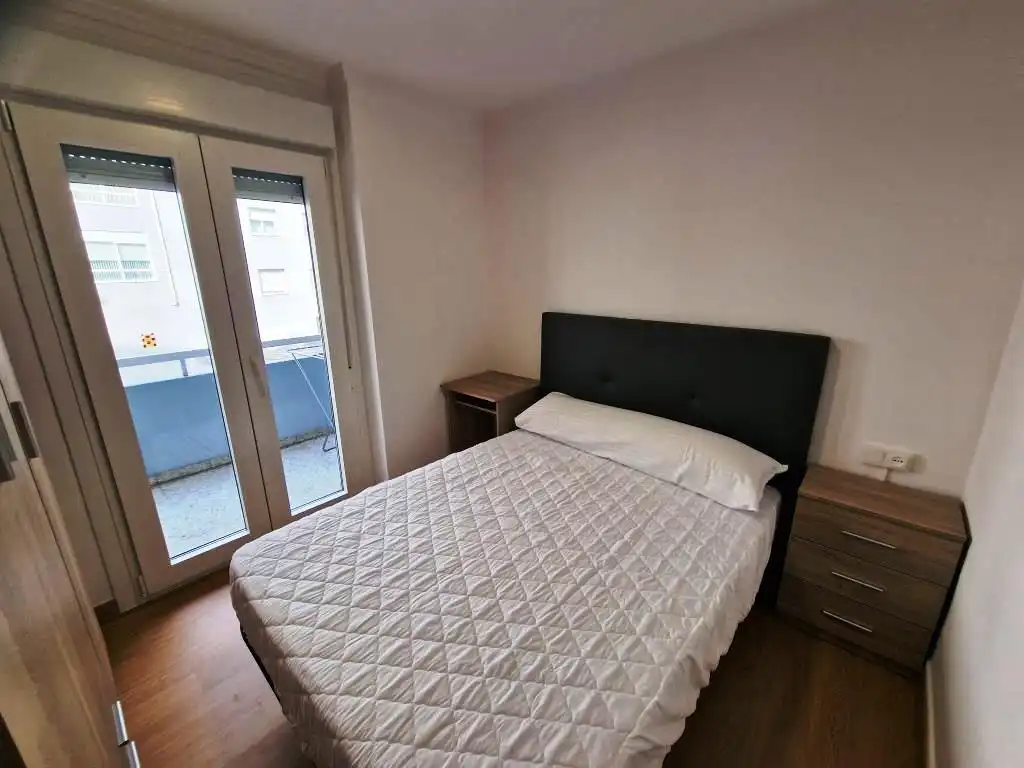 Dormitori de Pis per a compartir en Ourense Capital  amb Calefacció, Moblat i Balcó