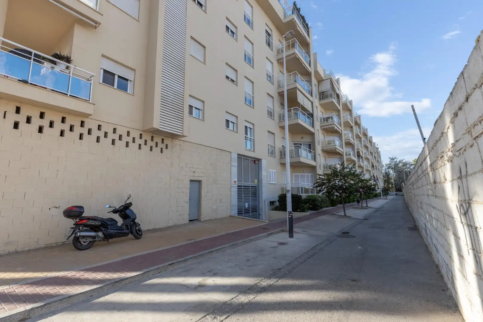 Vista exterior de Pis en venda en Motril amb Terrassa, Moblat i Balcó