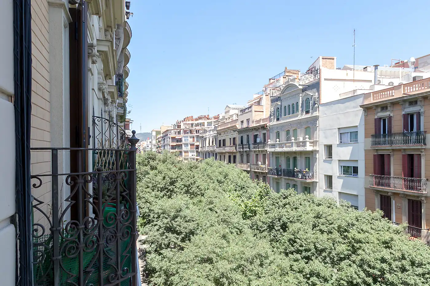 Vista exterior de Piso en venta en Barcelona con Balcón