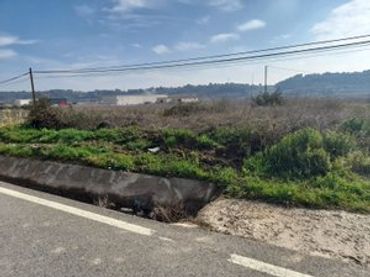 Rustikales Grundstück zum Verkauf in Vallmoll