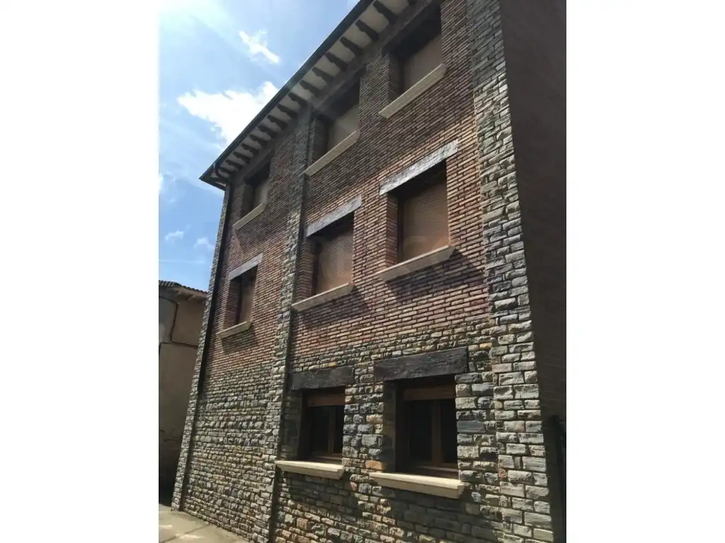 Vista exterior de Casa o xalet en venda en Ledesma de la Cogolla amb Balcó