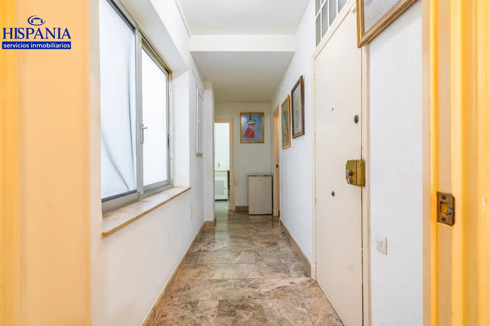 Wohnung zum Verkauf in Cádiz mit Klimaanlage, Terrasse und Abstellraum