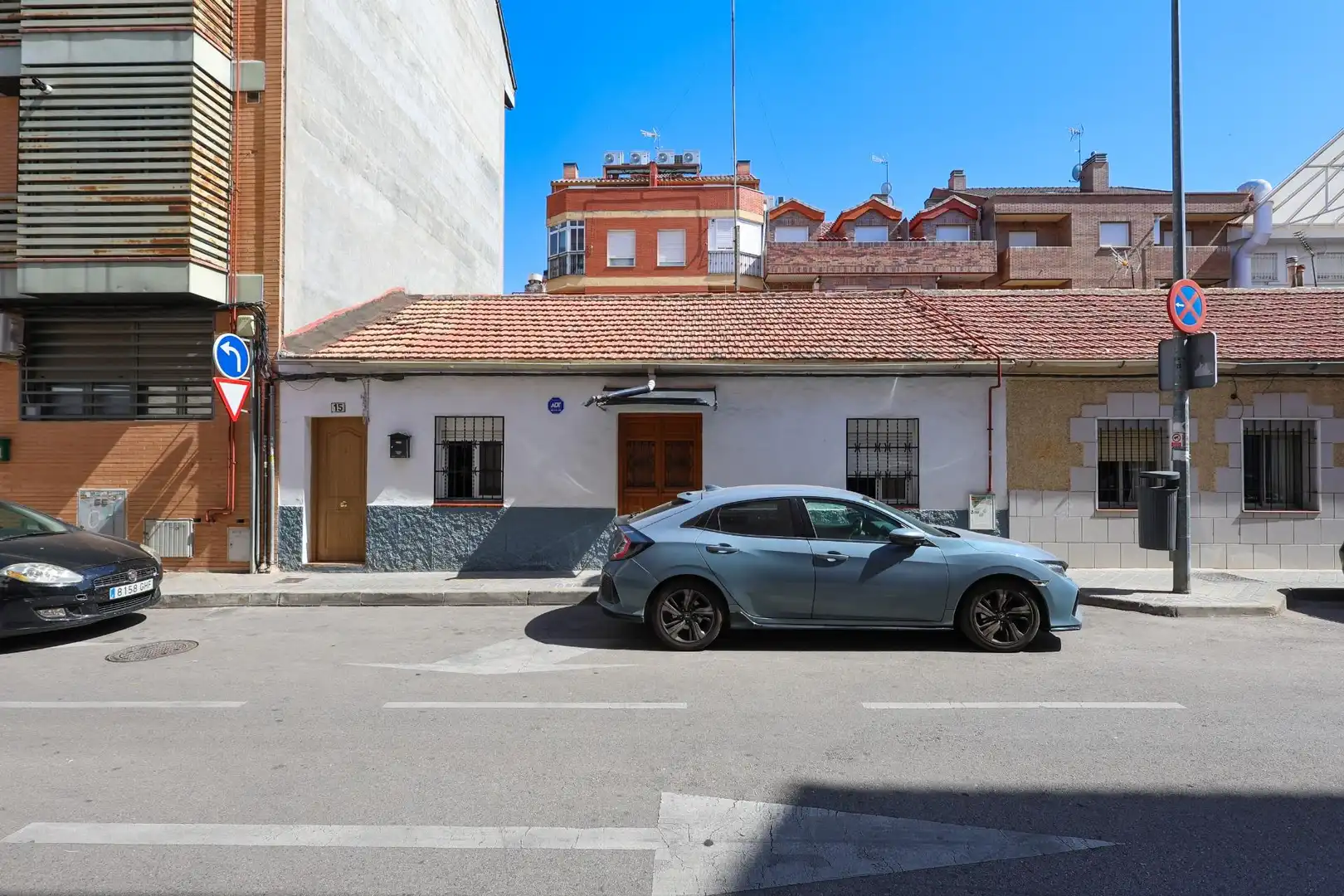 Vista exterior de Casa adosada en venda en Leganés amb Calefacció, Jardí privat i Traster