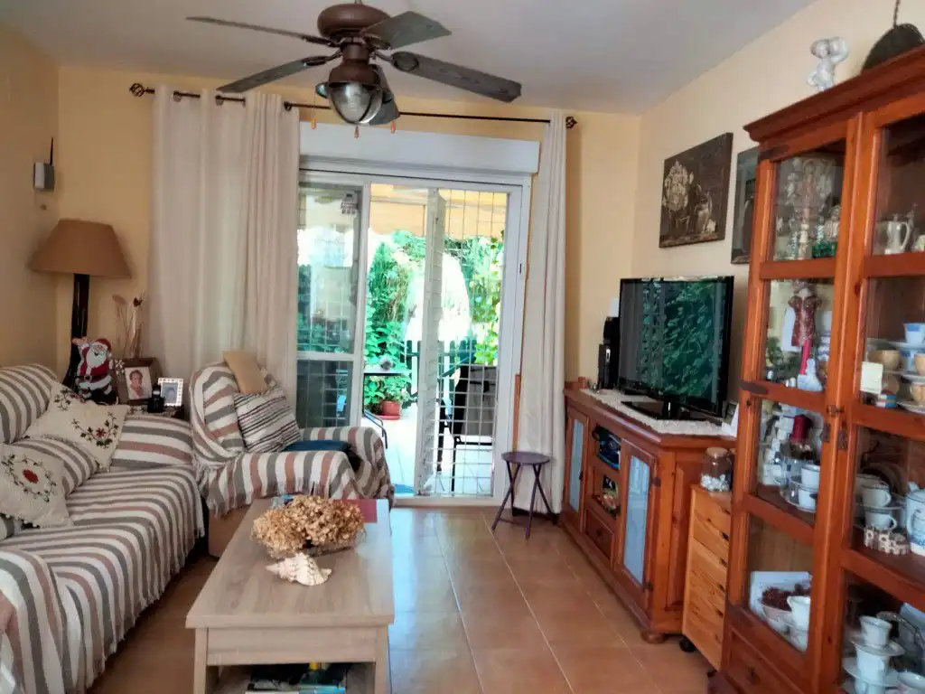 Sala de estar de Casa adosada en venta en Islantilla con Piscina comunitaria