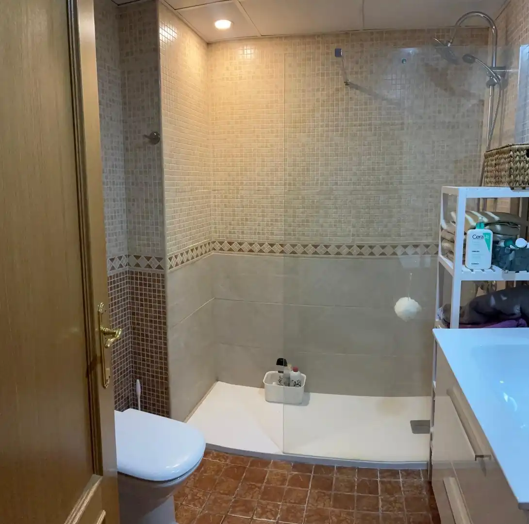 Baño de Ático en venta en Torrent con Aire acondicionado, Calefacción y Jardín privado