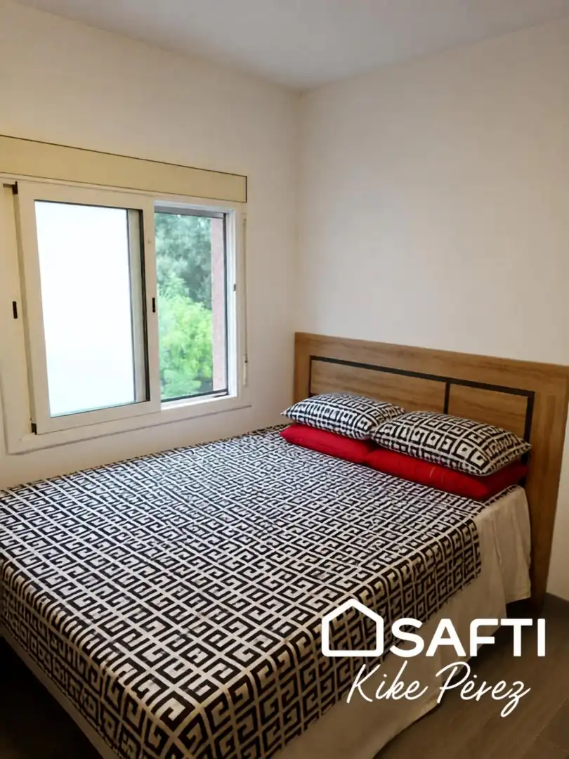 Dormitori de Casa o xalet en venda en Rubí amb Terrassa, Piscina i Moblat