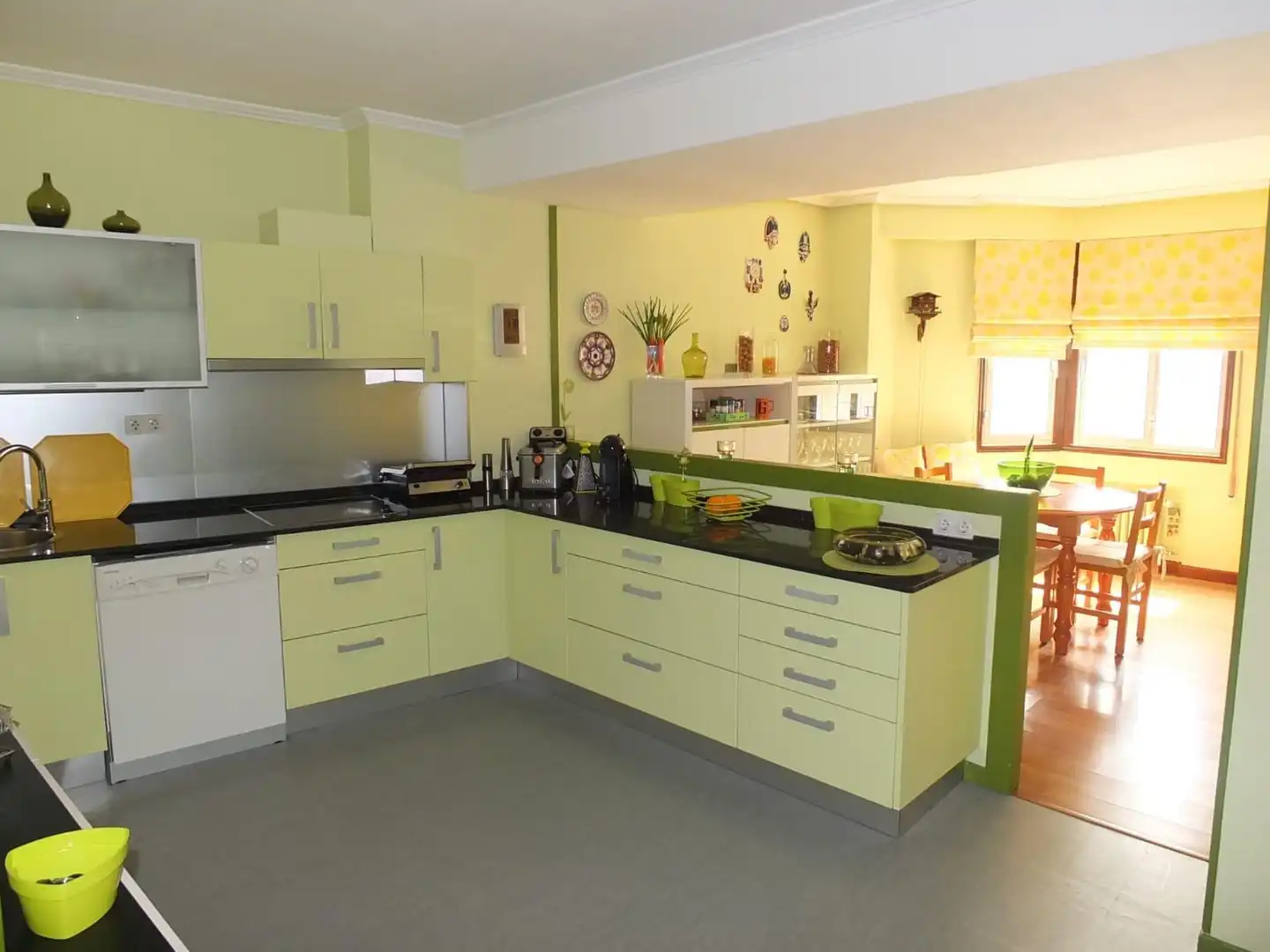 Küche von Wohnung zum Verkauf in Ponferrada mit Heizung, Terrasse und Abstellraum