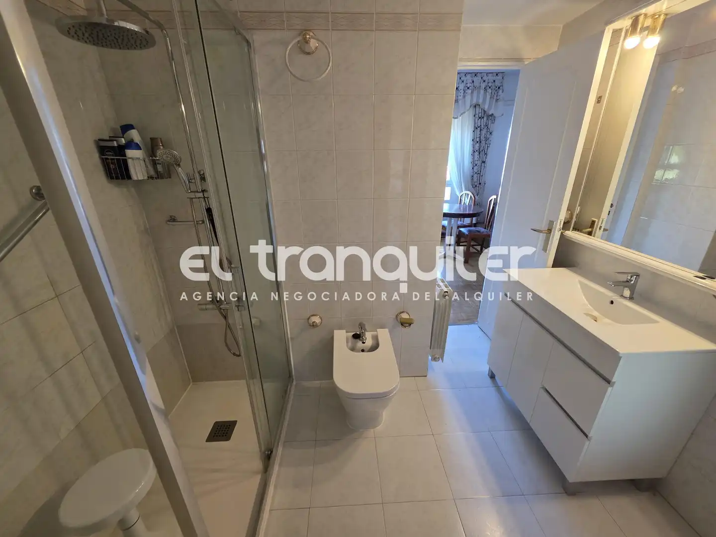 Bathroom of Flat for rent in Madrid  with Air Conditioner, Parquet flooring and Terrace