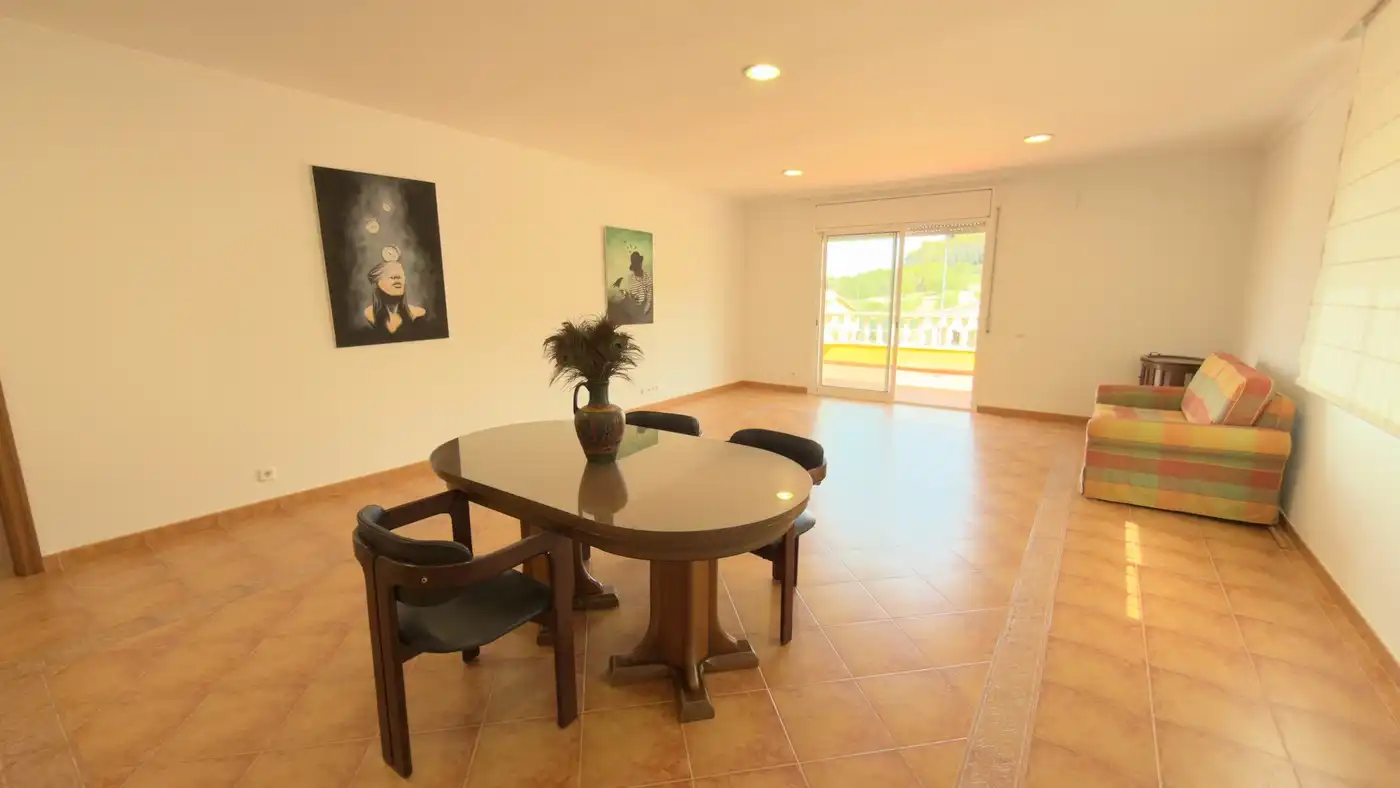Menjador de Casa o xalet en venda en El Vendrell amb Jardí privat, Terrassa i Alarma