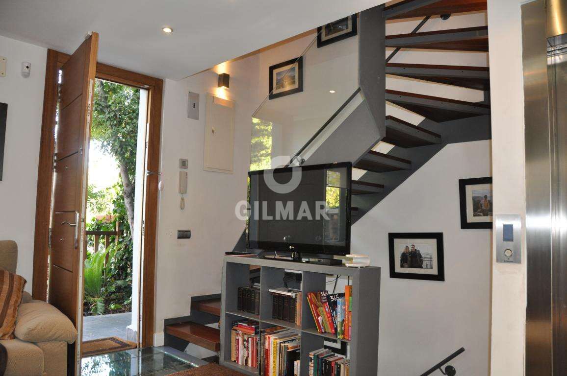 Living room of Single-family semi-detached for sale in  Madrid Capital  with Heating, Private garden and Swimming Pool