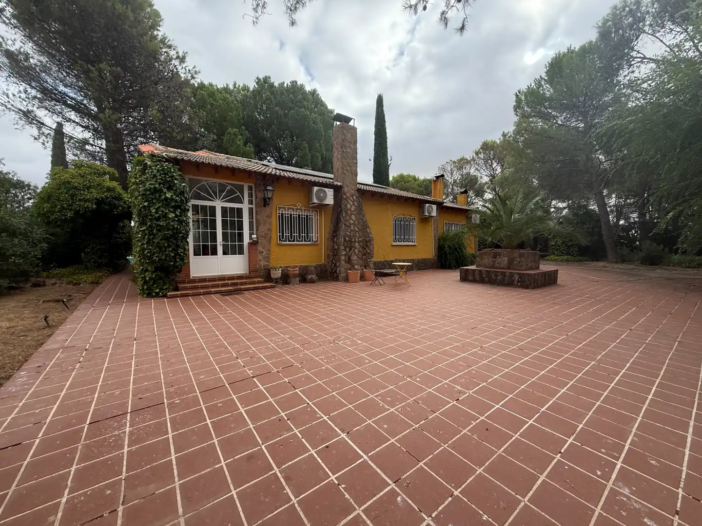 Vista exterior de Casa o chalet en venta en Poblete con Aire acondicionado, Jardín privado y Piscina