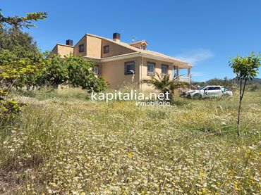 Detached house with balcony for sale in Batoi