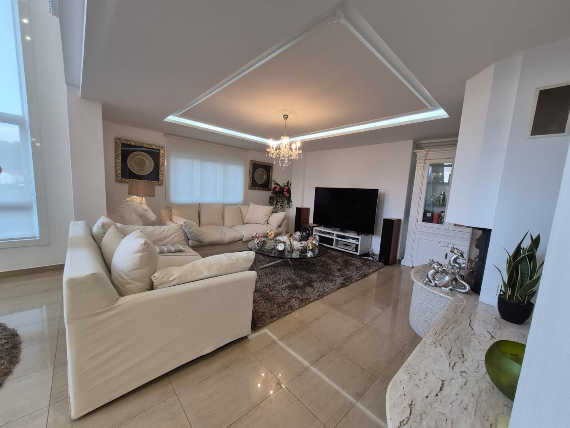 Sala d'estar de Casa o xalet en venda en Arteixo amb Calefacció i Piscina