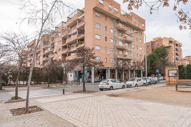 Local comercial en Venta en Calle Torre Quebrada en Castaño - Mirasierra