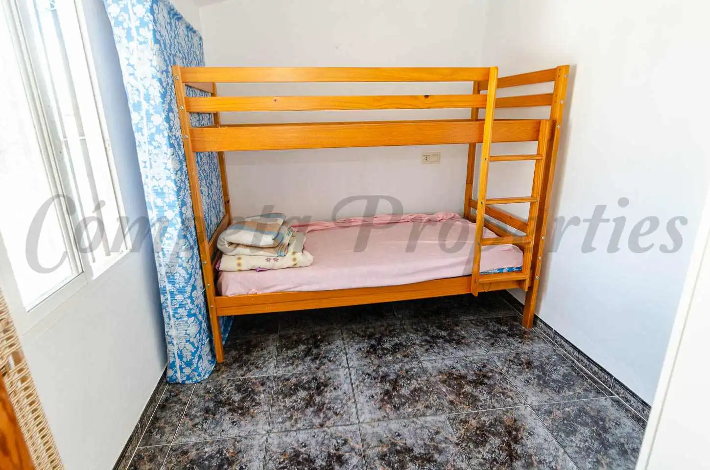 Schlafzimmer von Einfamilien-Reihenhaus zum Verkauf in Cómpeta mit Terrasse und Möbliert