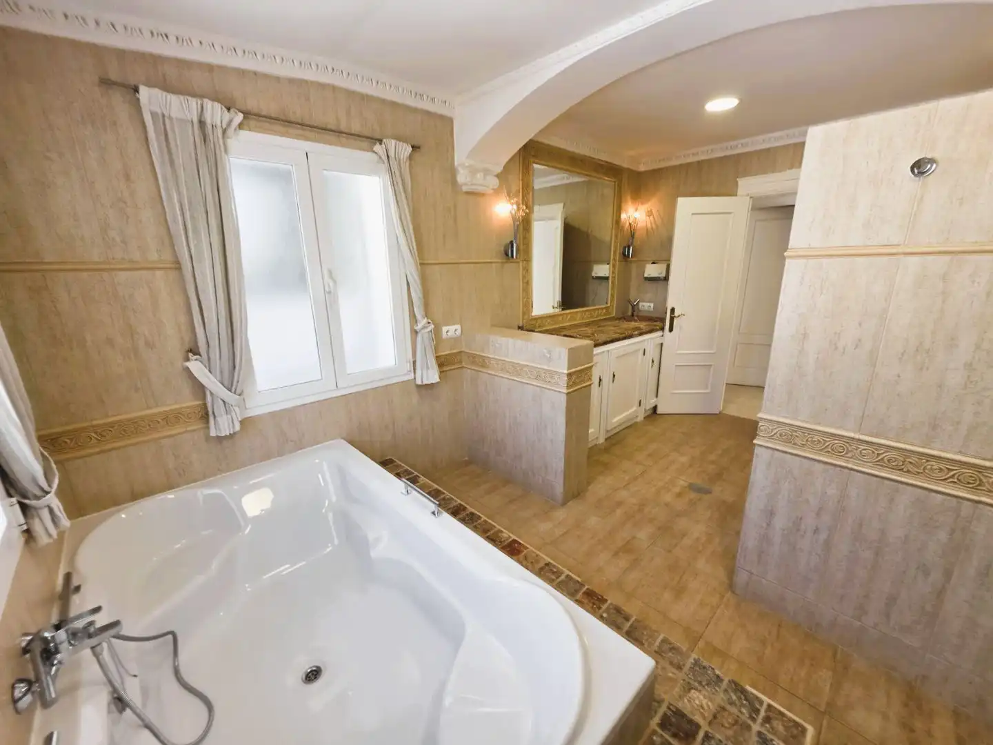 Bany de Casa o xalet de lloguer en Marbella amb Jardí privat, Terrassa i Piscina