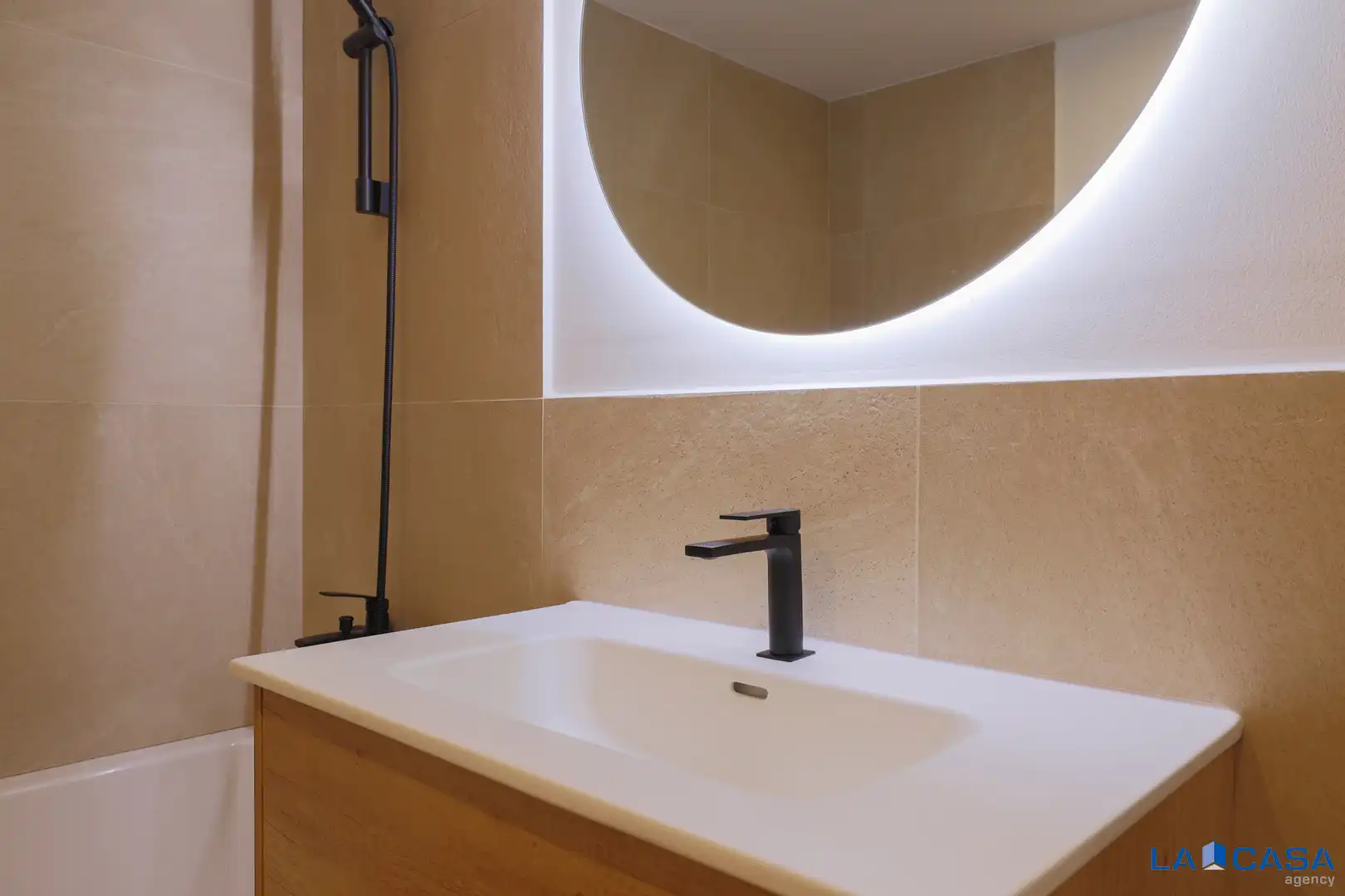 Bathroom of Flat for sale in Barcelona