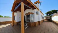 Vista exterior de Casa o xalet en venda en Chiclana de la Frontera amb Aire condicionat, Calefacció i Jardí privat