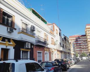 Vista exterior de Casa adosada en venda en  Sevilla Capital