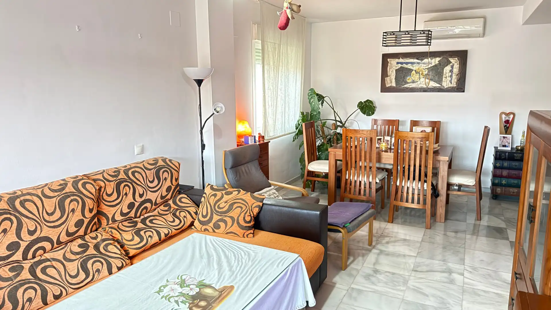 Sala de estar de Piso en venta en Vélez-Málaga con Aire acondicionado, Terraza y Amueblado