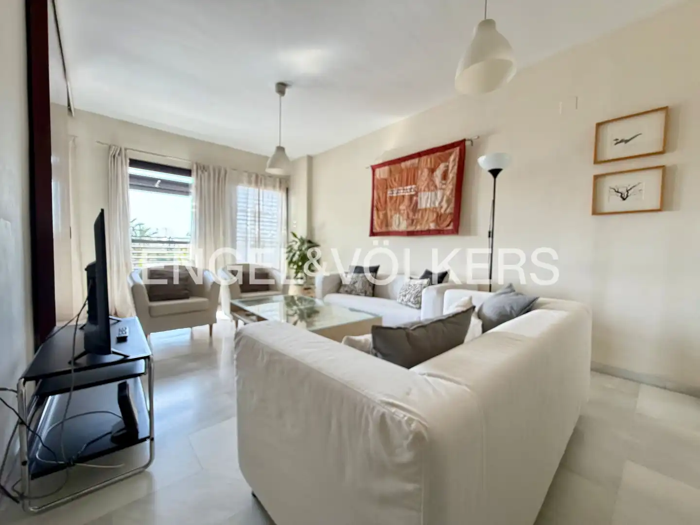 Living room of Flat for rent in Sevilla  with Air Conditioner, Heating and Storage room