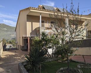 Vista exterior de Casa adosada en venda en Canyelles amb Terrassa, Piscina i Balcó