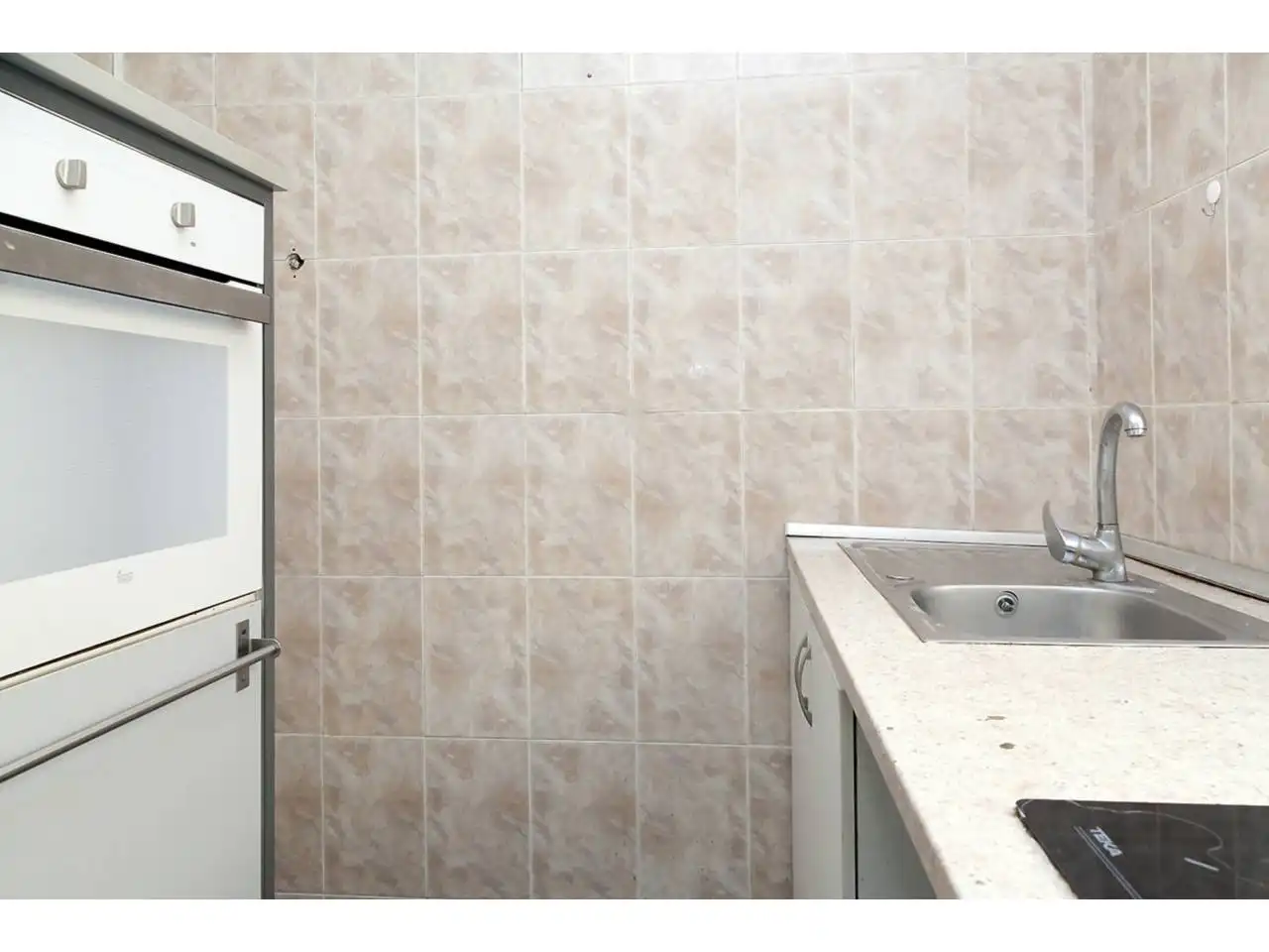 Bany de Àtic en venda en L'Hospitalet de Llobregat amb Terrassa i Balcó