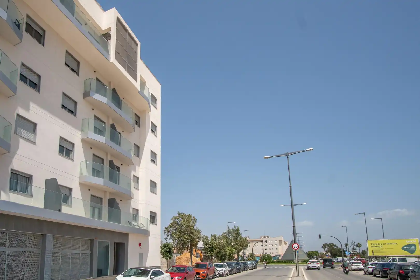 Außenansicht von Wohnung zum Verkauf in San Fernando mit Klimaanlage, Heizung und Terrasse
